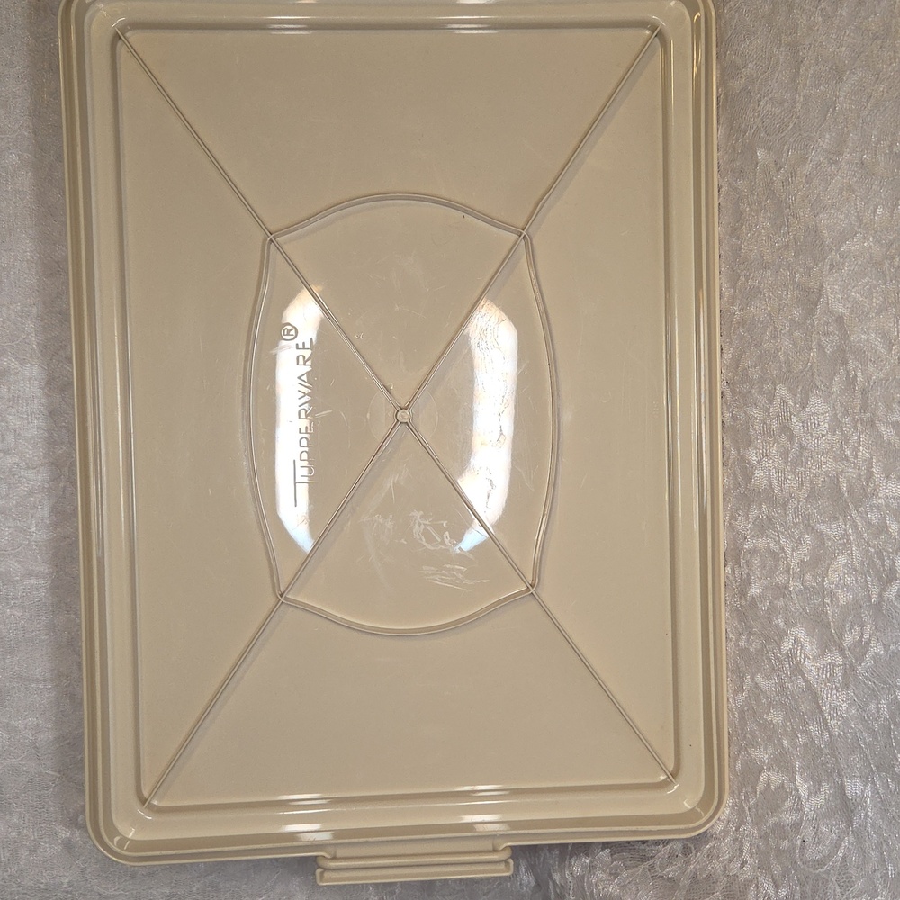 Tupperware: Cake Keeper Container - Picture 3 of 6